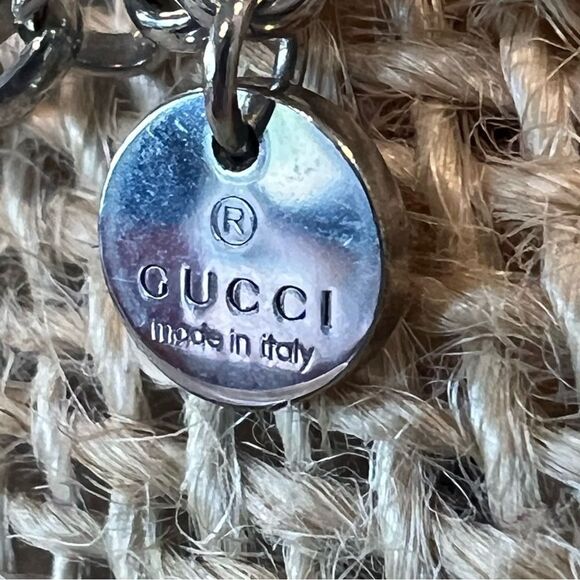 Gucci Silver Minimalist Necklace with Textured Pendant - Picture 4 of 5